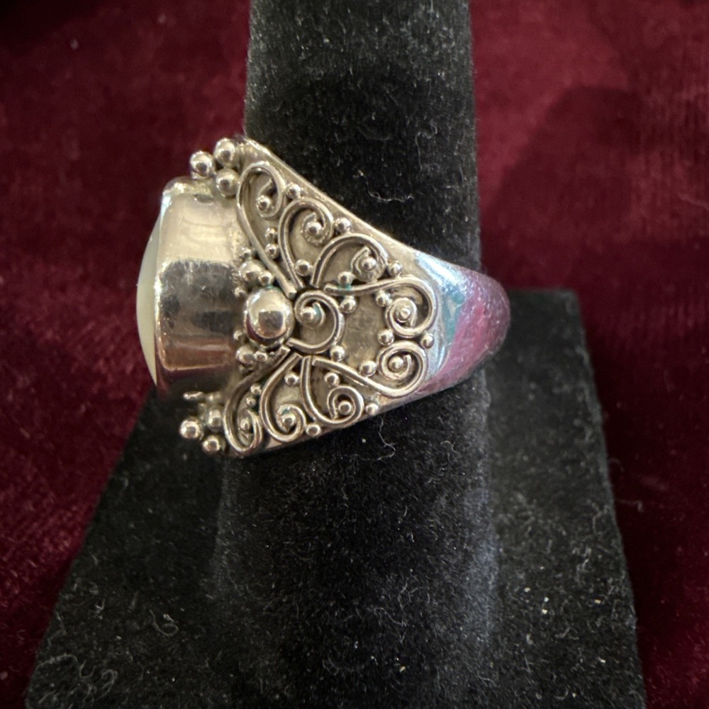 Estate BA Suarti 925 Sterling Silver MOP Shell Bali Band Ring 10 Grams Size 5.5 - Picture 3 of 6